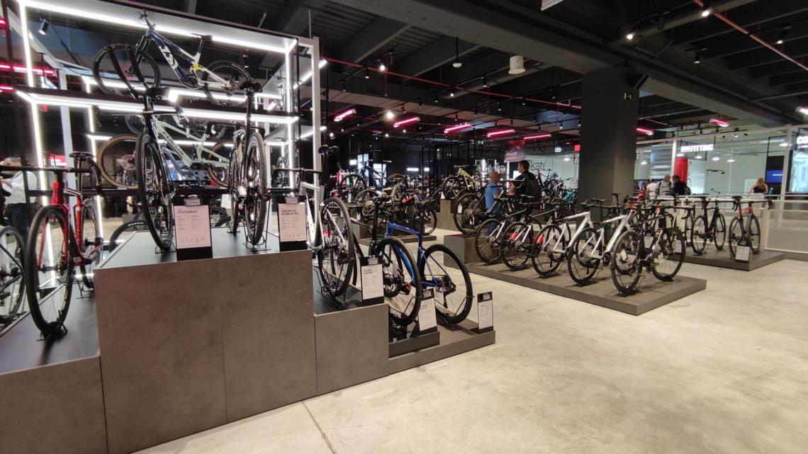 Deporvillage abre su primera tienda física en Alcorcón (Madrid)